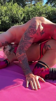 Venkovní sexwrestle Tatiana Steele vs Jay Spear