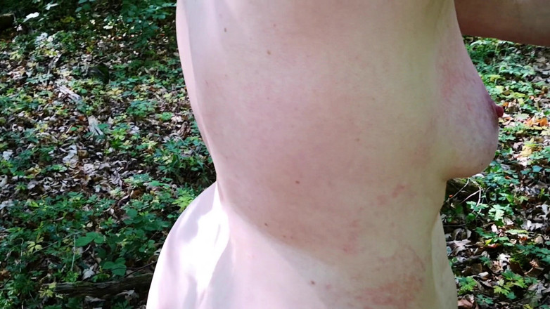 Bouncy Tits Action: Flogging my tits outdoor