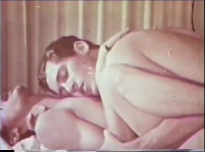 Vintage Usa: John Holmes vernietigt een rondborstige sexy slet