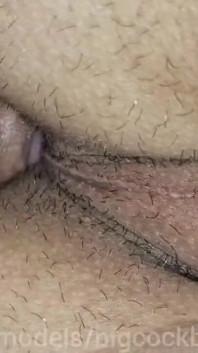 Leitosa estudante femboy fodeu seu amigo universitário sem camisinha com porra quente!