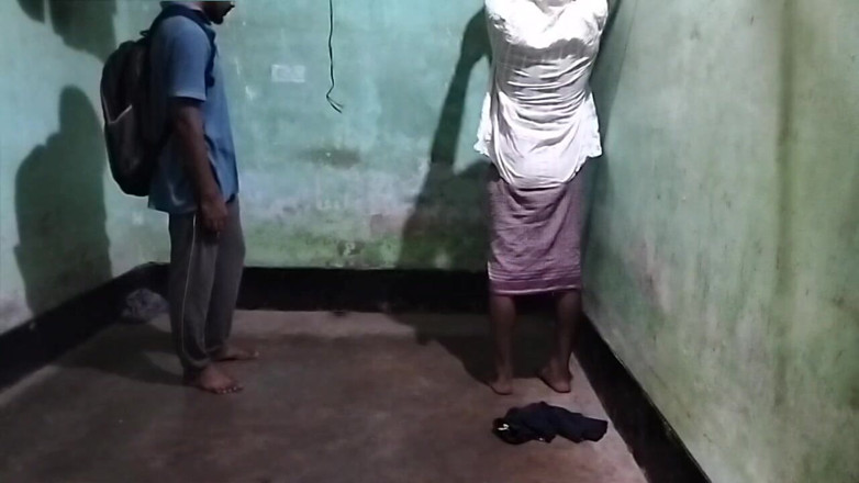 Desi Tits: Trai Bangladesh twink lần đầu tiên làm tình với ông nội