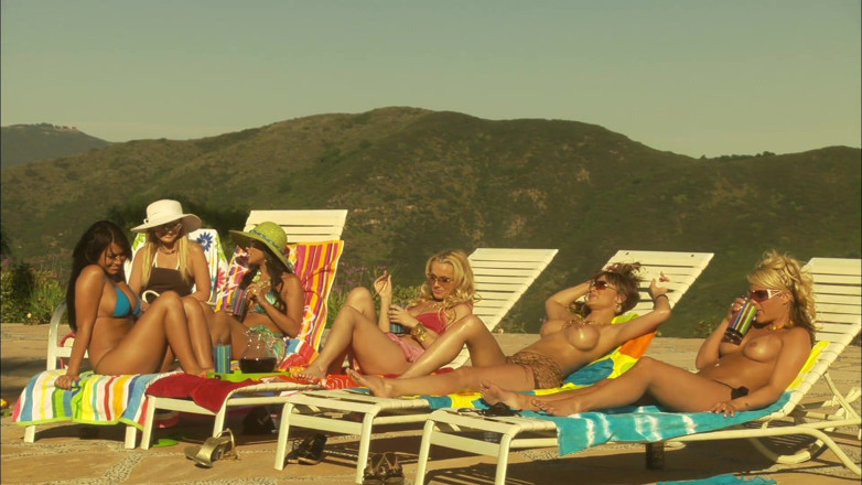 Hot Girlz: O mamă sexy țâțoasă călărește o pulă tare în timpul picnicului