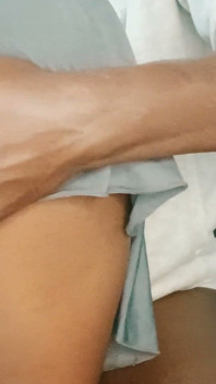 Ma demi-sœur voulait se faire fesser, ça l’a mouillée et excitée