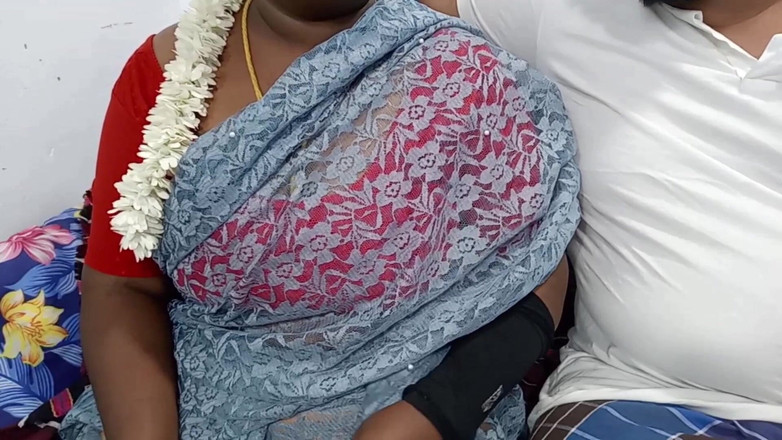 Veni: Desi chithi暴露了继子的胸部，然后深喉口交和硬阴户操逼