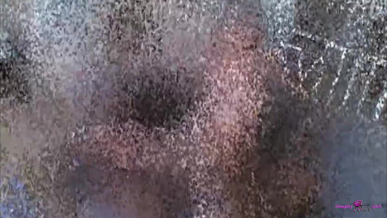 Naughty Black Girls: Jejím cílem je obvodové velké černé péro a ne nějaká bílá...