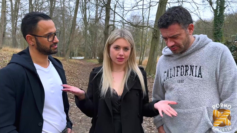 Porno Baguette: Georgia, bionda sexy, viene scopata da due cazzi