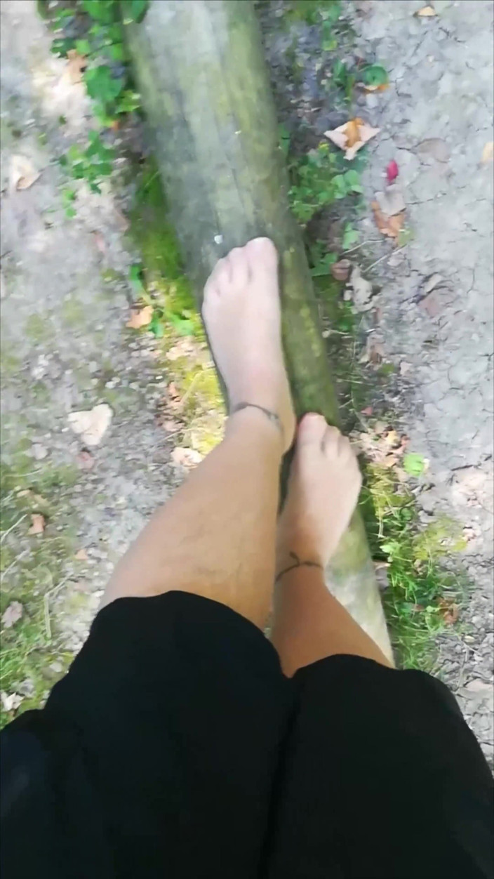 Carmen_Nylonjunge: Venkovní vyvažování v punčocháčích