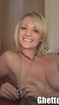 Ghetto hottie Stora tuttar Alysa Moore suger tidig stor kuk marin fru Ho Bröst Blond!