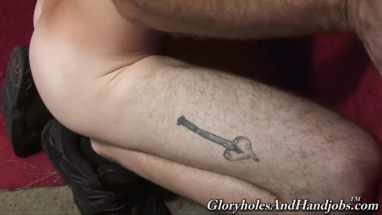 Gloryholes And Handjobs: Paraíso gay - Erin