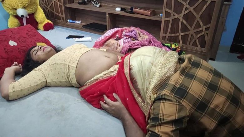 Vaigavarun45: สาวมัลลูในชุดครึ่งส่าหรีสีแดงร้อนๆ เมาท์กับแฟนแล้วเย็ดกันมันส์