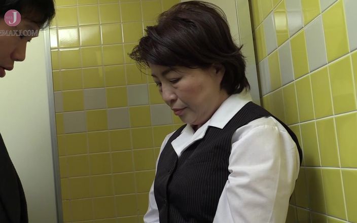 Celebrity Japan: Mature Asian Fucked in The Toilet