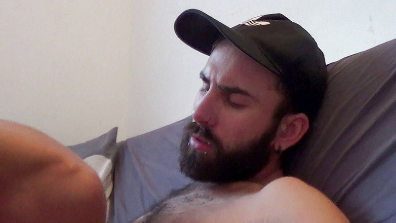 Gaybareback: Mathias xxl yaraklı Arap tarafından jockstrapta kullanılıyor