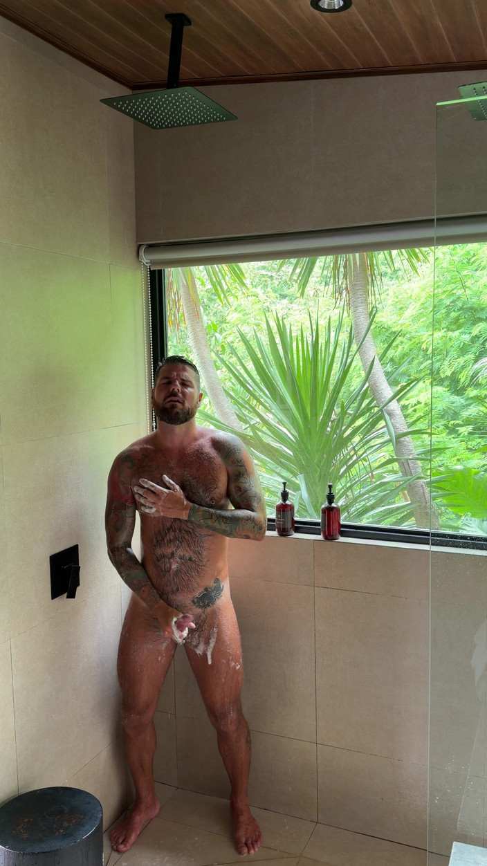 Anton Brazil: A In de Douche