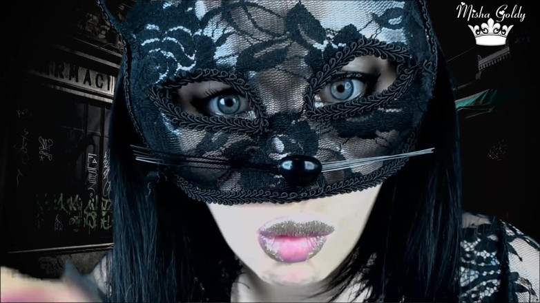 Goddess Misha Goldy: Con mèo đói sẽ tiêu thụ bạn còn sống sau khi...
