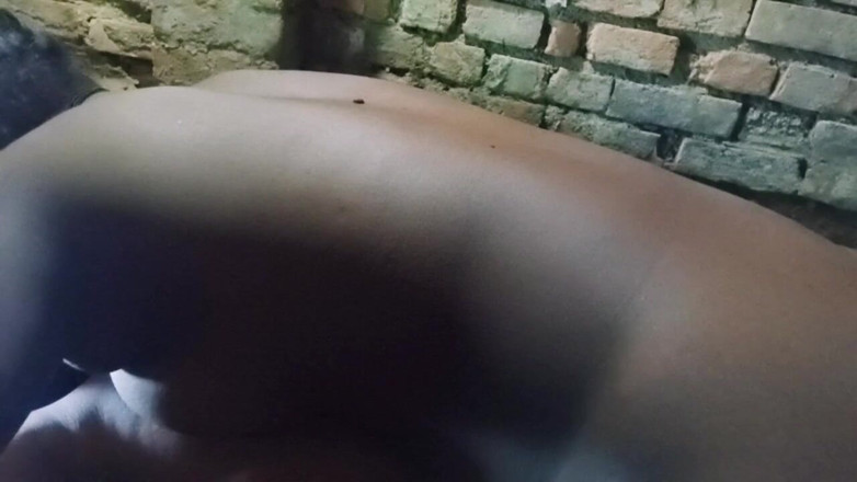 Pumi: Esposa india en caliente sexo en video