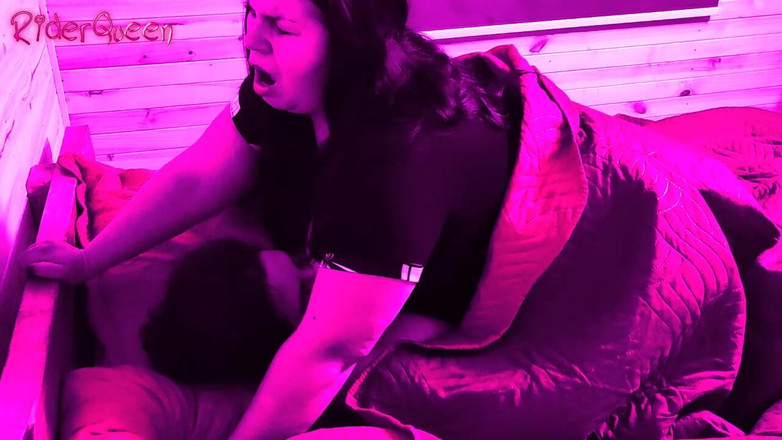 Riderqueen: 5つの物語のプライベートキャビンオフBBW成熟した騎乗位