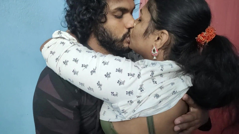 Vaigavarun45: Long Lip Lock with Hot Fuck, Mallu Couple Hot Lip...