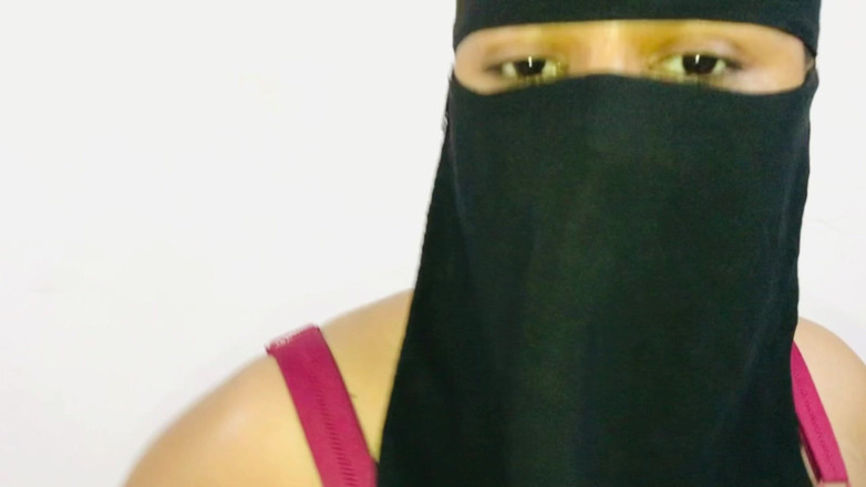 Desi mommy: Adik tiri desi dunce berusia 18 tahun di hadapan abang tirinya...
