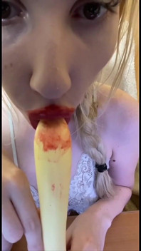 Dildo chupou porra de Elza
