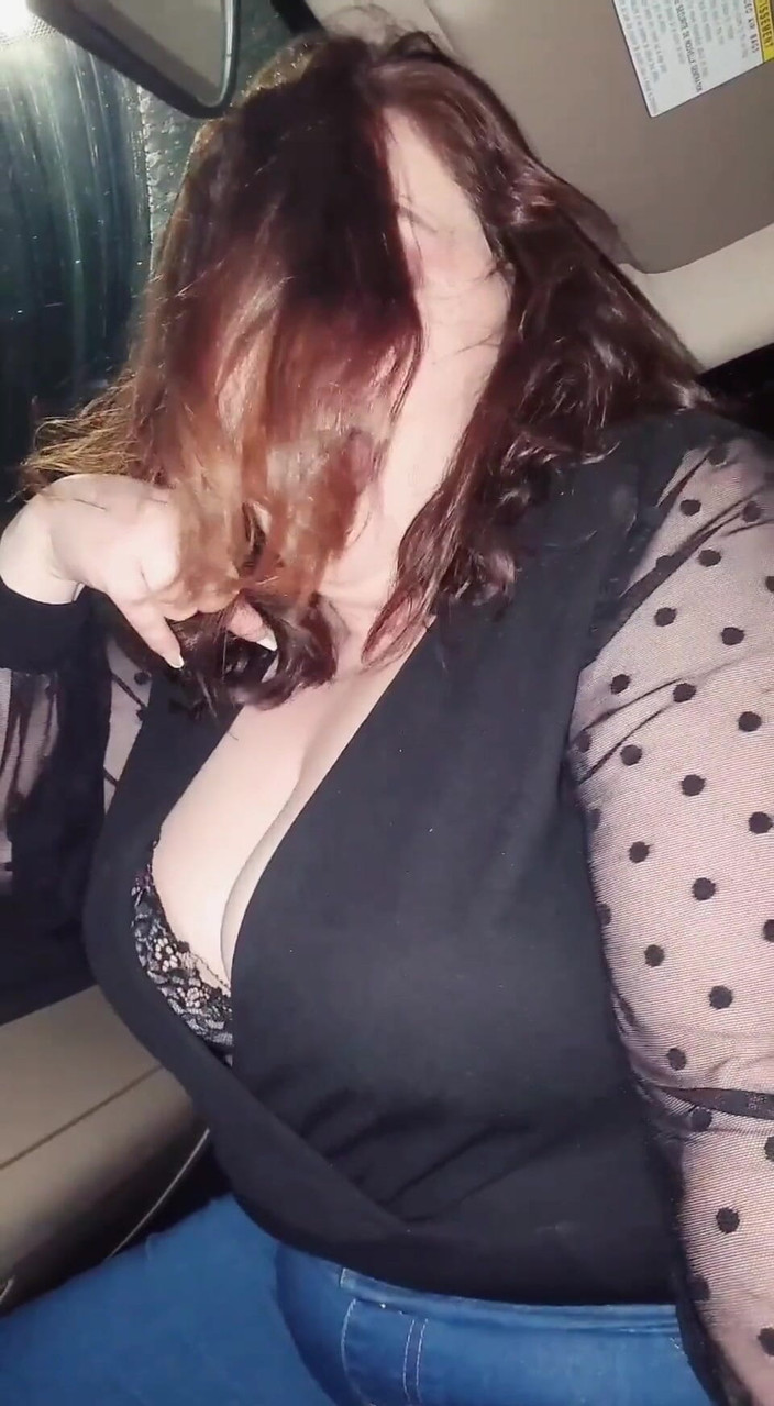 KinkyKatie: 車内でのオーガズムのパート2