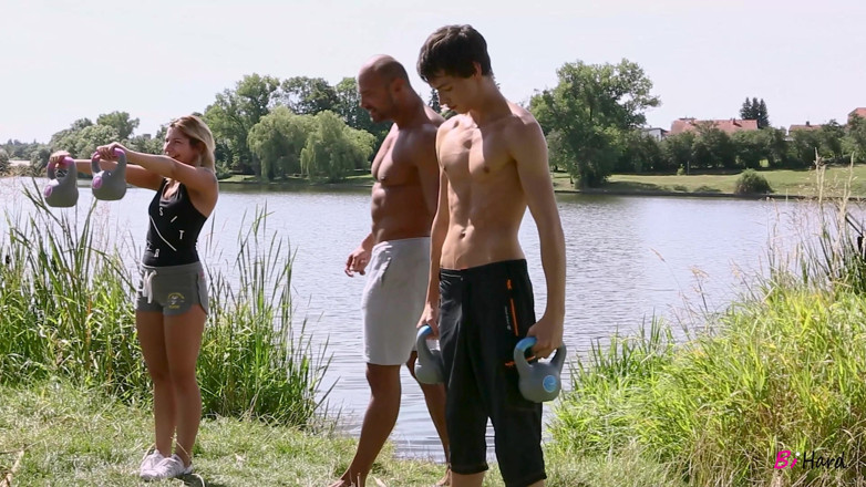 Bi Hard: Aventura no lago bisex