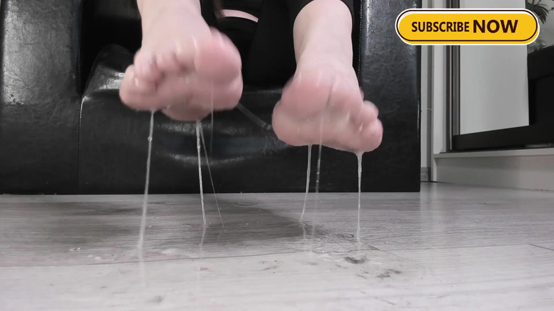 Feet lady: Plivat na špinavé nohy