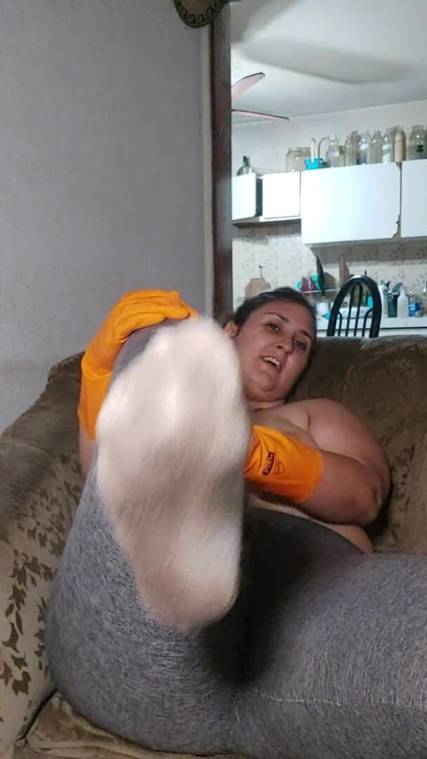 Aslaug BBW: BBW Gummihandschuhe, weiße schmutzige socken masturbieren