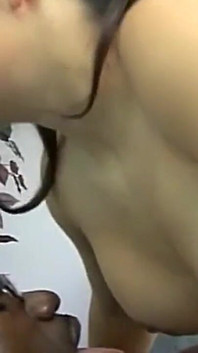 Puta latina come una enorme polla monstruosa negra