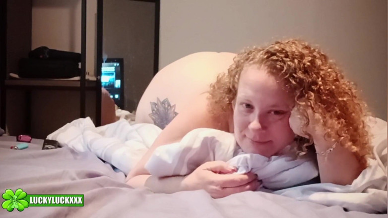 Lucky Luck XXX: Kween Bunny B, fille chanceuse - une MILF BBW soumise sexy...