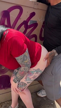 Teściowa ssie kutasa i jebana na Vegas Blvd, aby dostać creampie