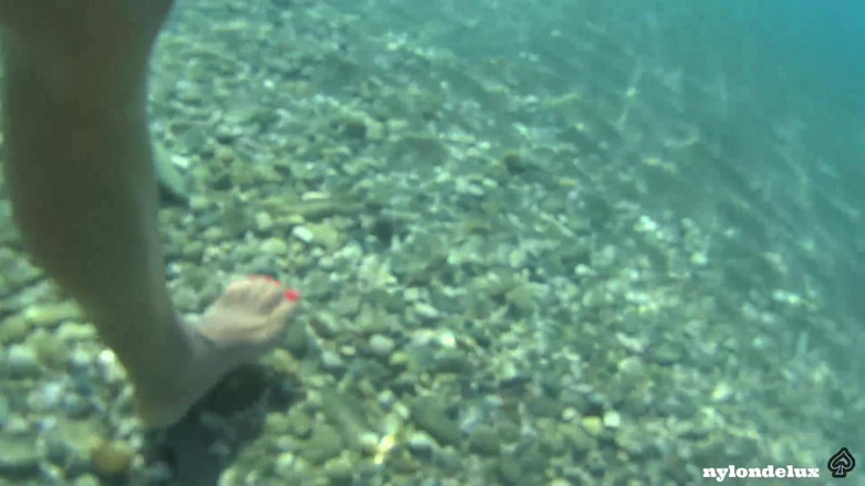 Nylondelux: Collant bianchi sulla spiaggia