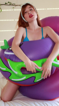 Menyikat bikini saya terhadap ular kembung gergasi