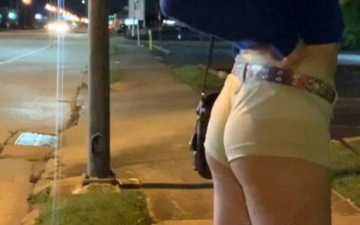 CindieLove: Cul étroit sexy, short kaki, gode anal au bord de la...