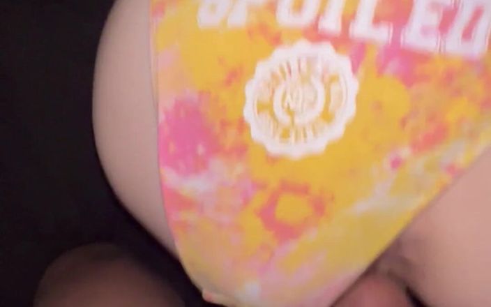 LuluLemons000: La grosse bite de papa a glissé dans ma culotte -...