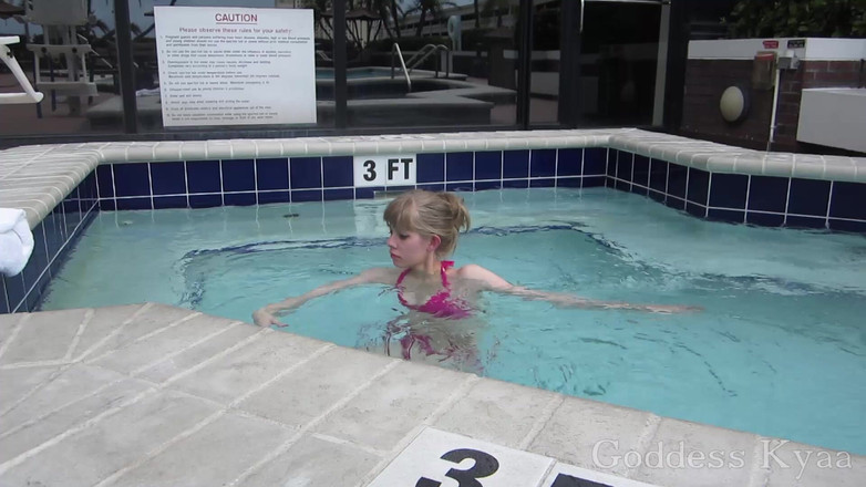 Kyaa Chimera: Bikini goddess diabaikan