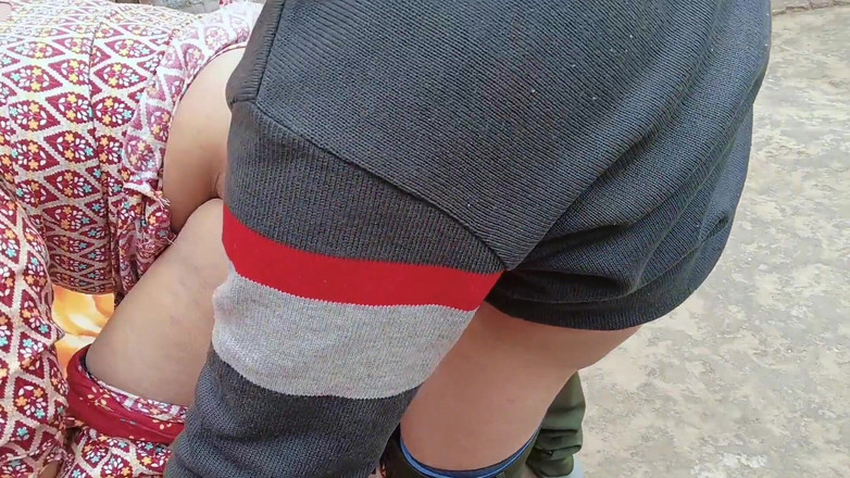 Yourgeeta8899: Și-a îmbrăcat mama vitregă în haine noi și a făcut sex cu ea în...