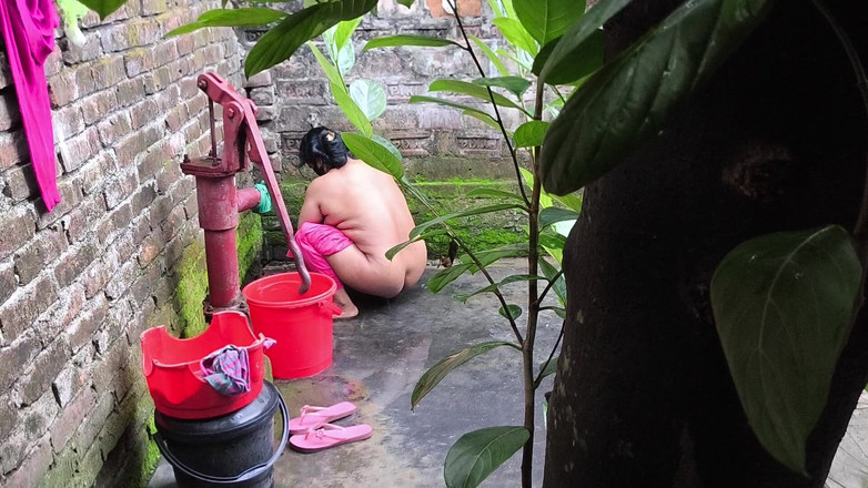 SAFI TV: I See My Aunty Going to Take a Bath After...