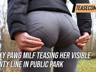 Teasecombo 4K: 性感的大屁股白人熟女在公园里戏弄她可见的内裤线