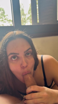 Un Gros Pote Me Fait Une Fellation Chaude Et Bave Sur Ma Bite