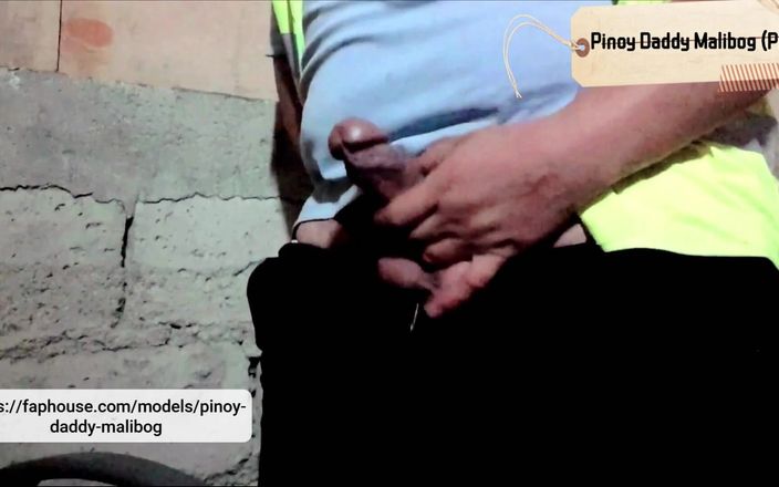 pinoy malibog: Филиппинский рабочий дрочит его сочный хуй после смены после долгого дня, он хочет только одно - освобождение