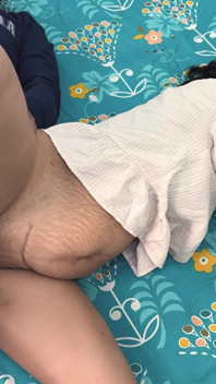 Komal pergi bercuti bersama suaminya dan pergi ke bilik jiran dan mendapat pussy