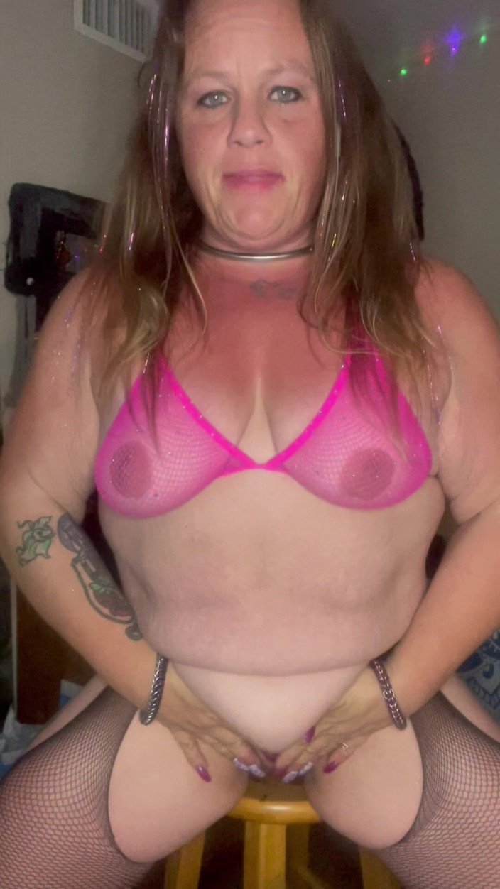 Heather Lynn: Fishnet FootJob dan Menunggang Dildo