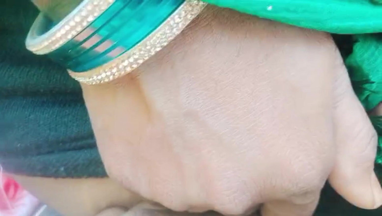 Bk Vlogs: Desi India fu scopata nei campi