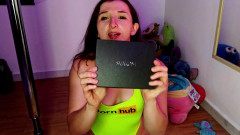 Kndy Kmille: Dotýkám se sama sebe novým vibrátorem