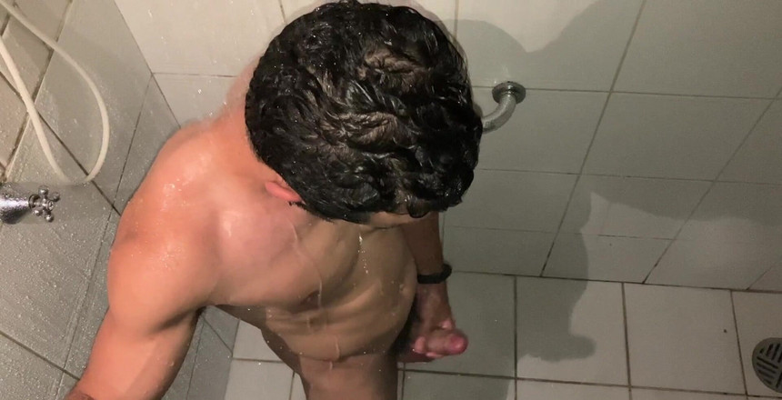 vincentandvitor: ジムで汗をかいた後、私はヴィンセントのコックに座って有酸素運動をする準備をして家に帰りましたが、彼は働いていました:(私はに行きました