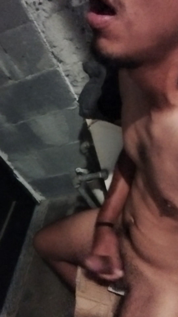 AlexAlejandro13: Muovo la lingua mentre la tiro