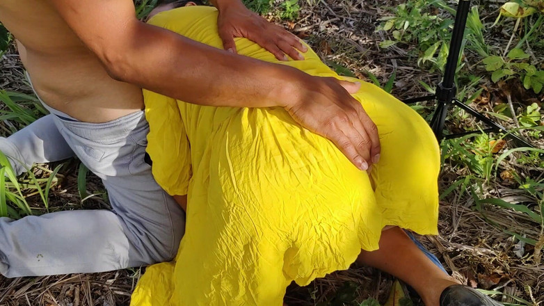 Marys: Coppia bollente scopa all'aperto