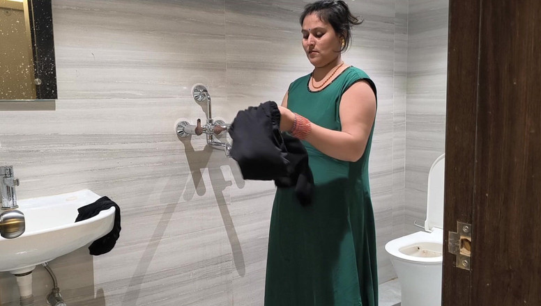 pujaprem: Scopata in doccia