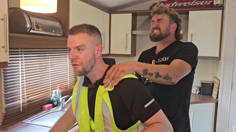 Onlyowain: Gay tradies zpověď