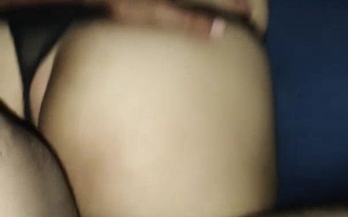 Johnnysinsjr: Šukej tu těsnou malou kundičku